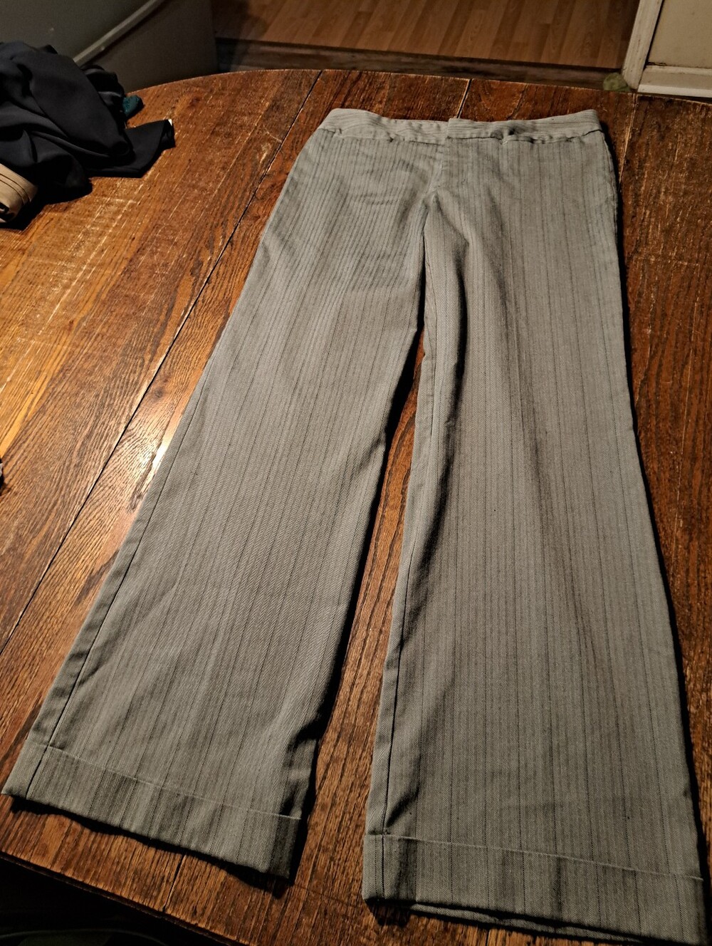 Daisy Fuentes Moda Wide Leg Dress Pants Size 6 Charcoal Pinstripe Cuffed Trouser